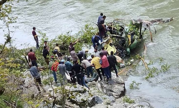 Kishtwar : Rescue operation underway after an army helicopter made a precautionary landing in Jammu and Kashmirs Kishtwar district on Thursday, May 04, 2023. Two pilots and a technician were injured in the incident. (IANS/Nisar Malik)