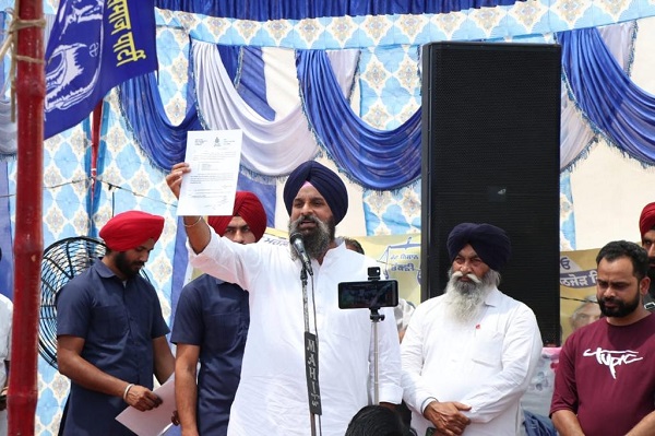 Akali Dal seeks arrest of AAP minister for âsexual misconductâ of minor