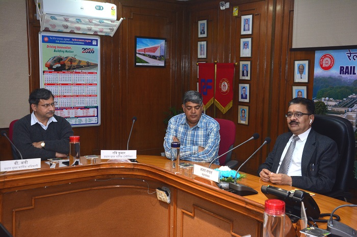 GM RCF Sh Ajay Nandan addressing in Meeting