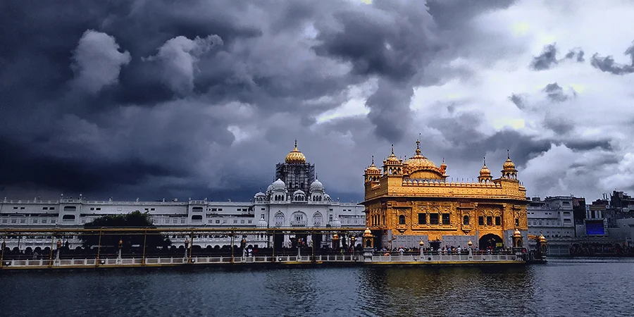 1698913230_252796-Golden-Temple-Amritsar-Tour-Package-Slider-Image