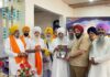 * “ਇਲਾਹੀ ਗਿਆਨ ਦਾ ਸਾਗਰ ਆਦਿ ਗੁਰੂ ਗ੍ਰੰਥ ਸਾਹਿਬ” ਪੁਸਤਕ ਬਾਬਾ ਜਸਪਾਲ ਸਿੰਘ (ਅਮਰੀਕਾ ਵਾਲੇ) ਅਤੇ ਉੱਘੇ ਸਮਾਜ ਸੇਵੀ ਭੁਪਿੰਦਰ ਸਿੰਘ ਨੂੰ ਫਾਊਂਡੇਸ਼ਨ ਵੱਲੋਂ ਸੰਤ ਸੁਖਬੀਰ ਸਿੰਘ, ਬਾਵਾ ਅਤੇ ਨਿਮਾਣਾ ਨੇ ਭੇਂਟ ਕੀਤੀ*