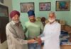 ਧੰਨ ਧੰਨ ਸ੍ਰੀ ਨਾਂਭ ਕੰਵਲ ਰਾਜਾ ਸਾਹਿਬ ਜੀ ਦੇ ਸੇਵਕ ਨੇ ਵਿਅਕਤੀ ਦਾ ਡਿੱਗਿਆ ਹੋਇਆ ਮਹਿੰਗਾ ਆਈ ਫੋਨ ਕੀਤਾ ਵਾਪਿਸ